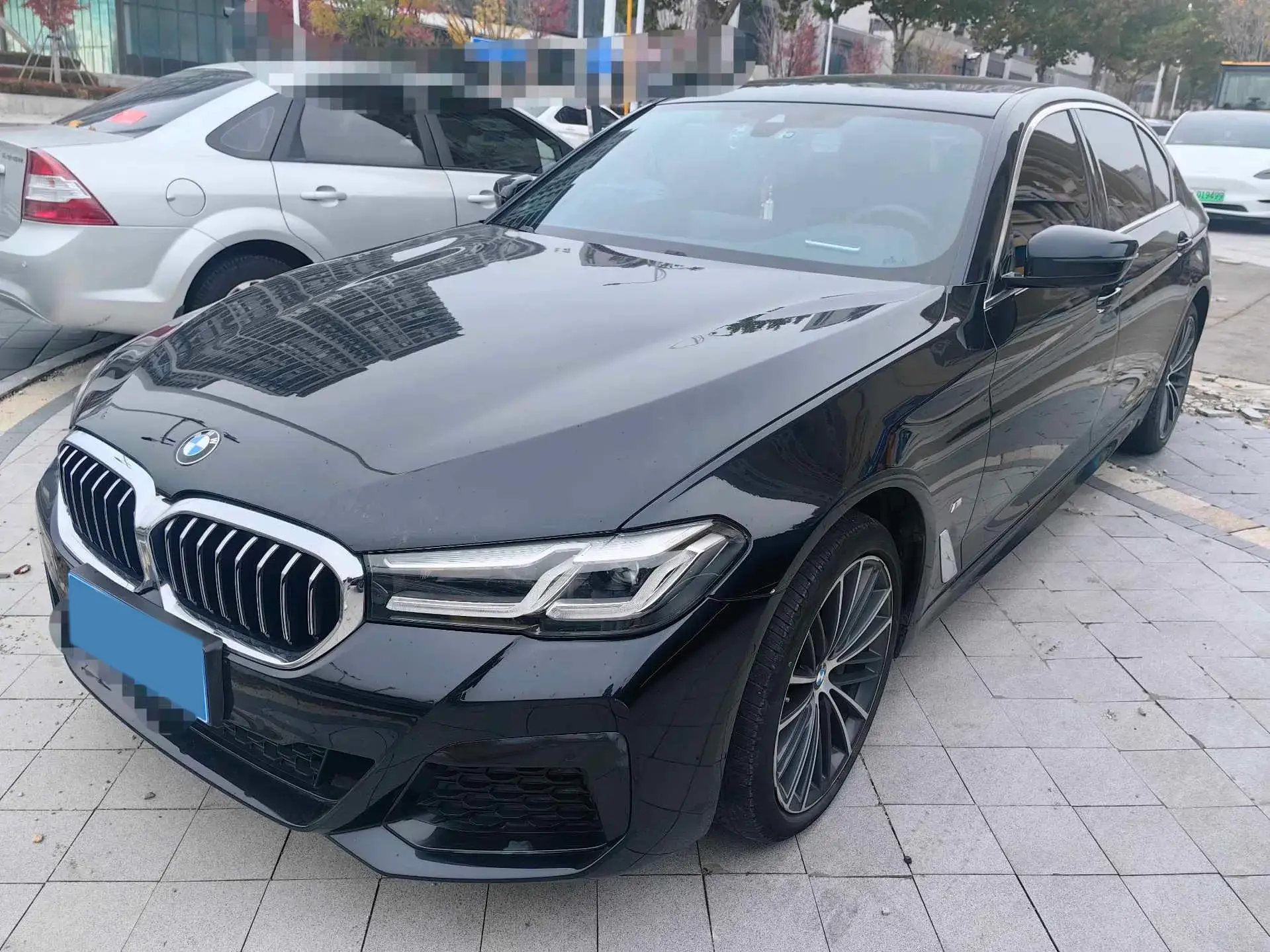 2021 BMW 5 view 1