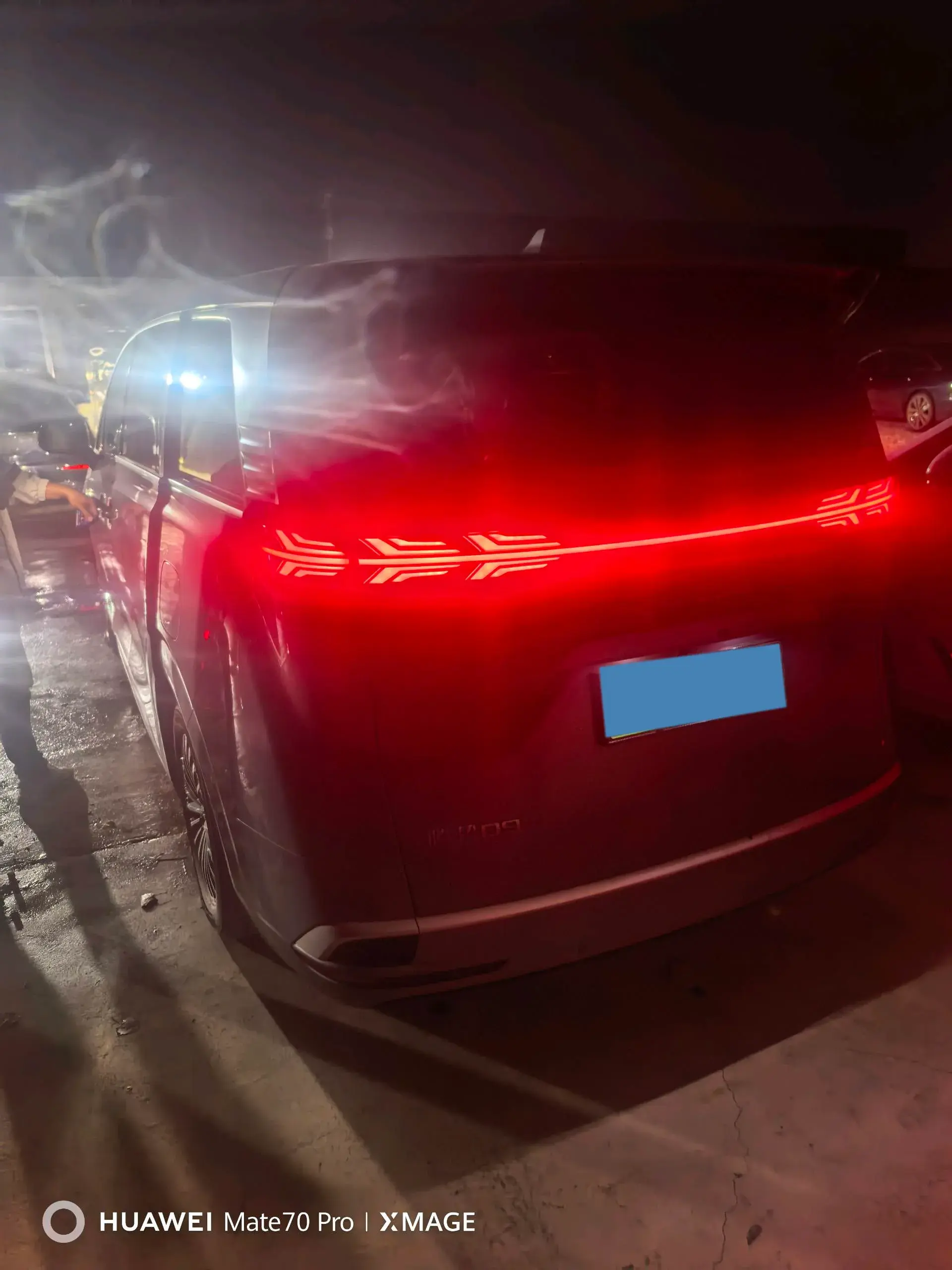 2023 DENZA D9 thumbnail 2