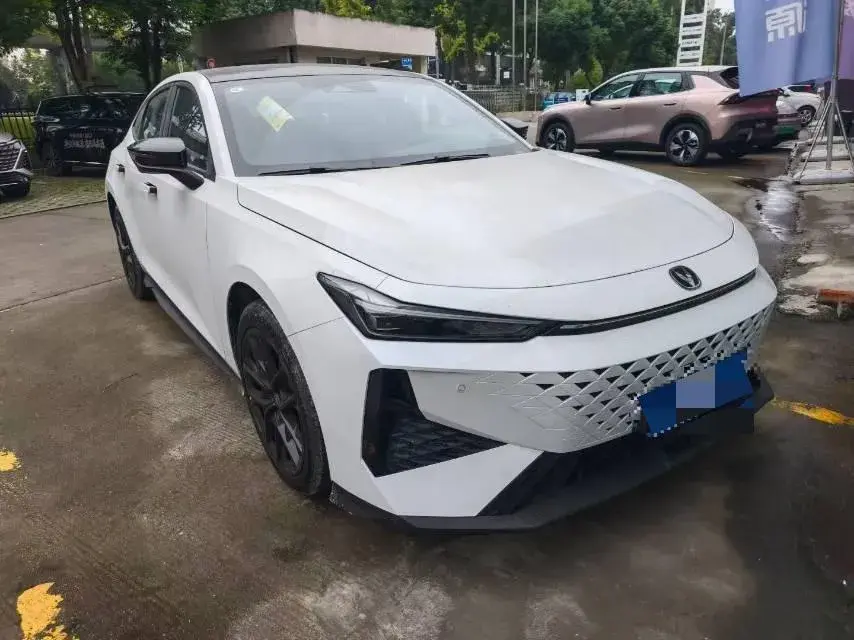 2024 CHANGAN UNI-V thumbnail 3