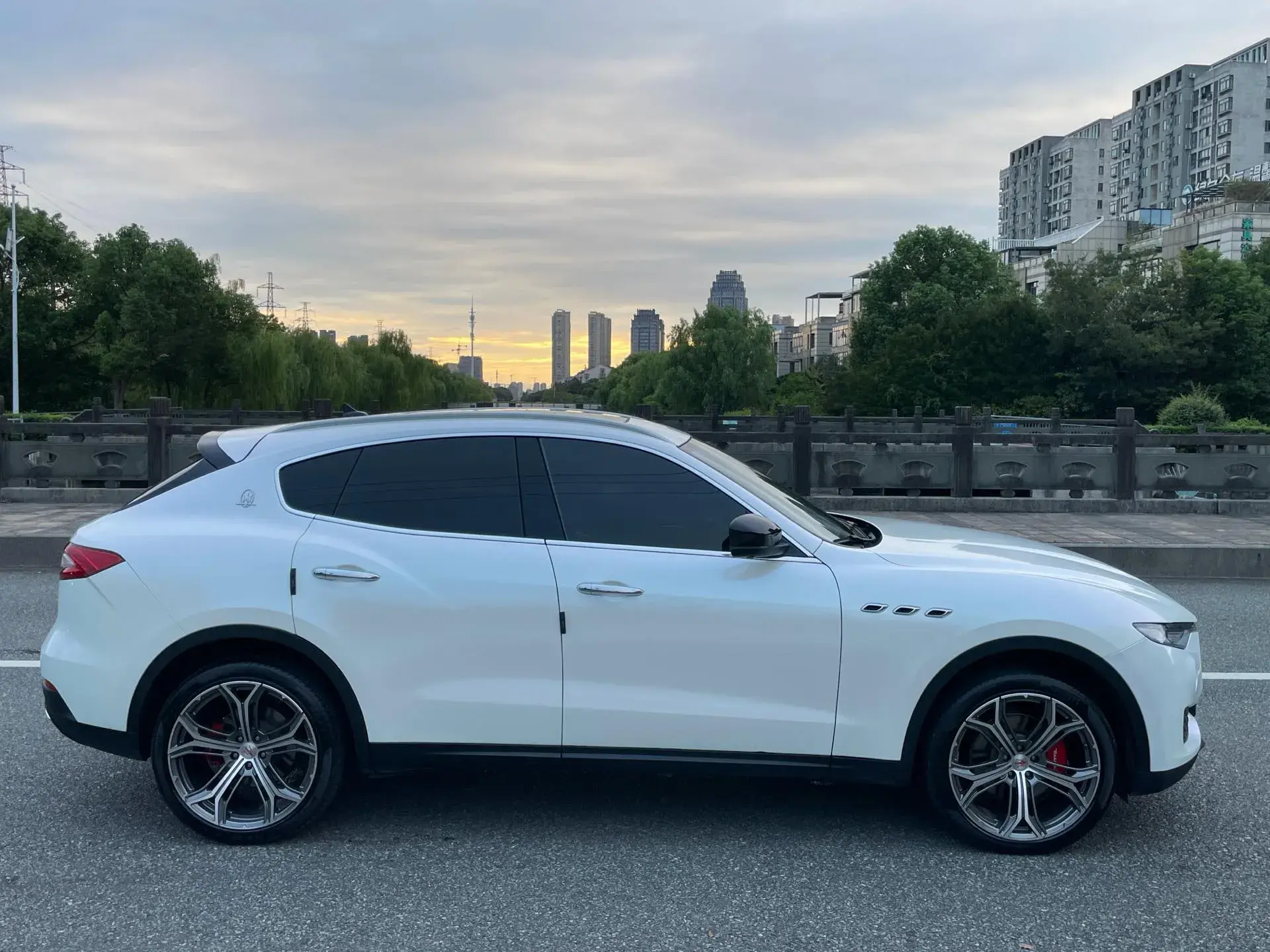 2020 MASERATI LEVANTE thumbnail 4