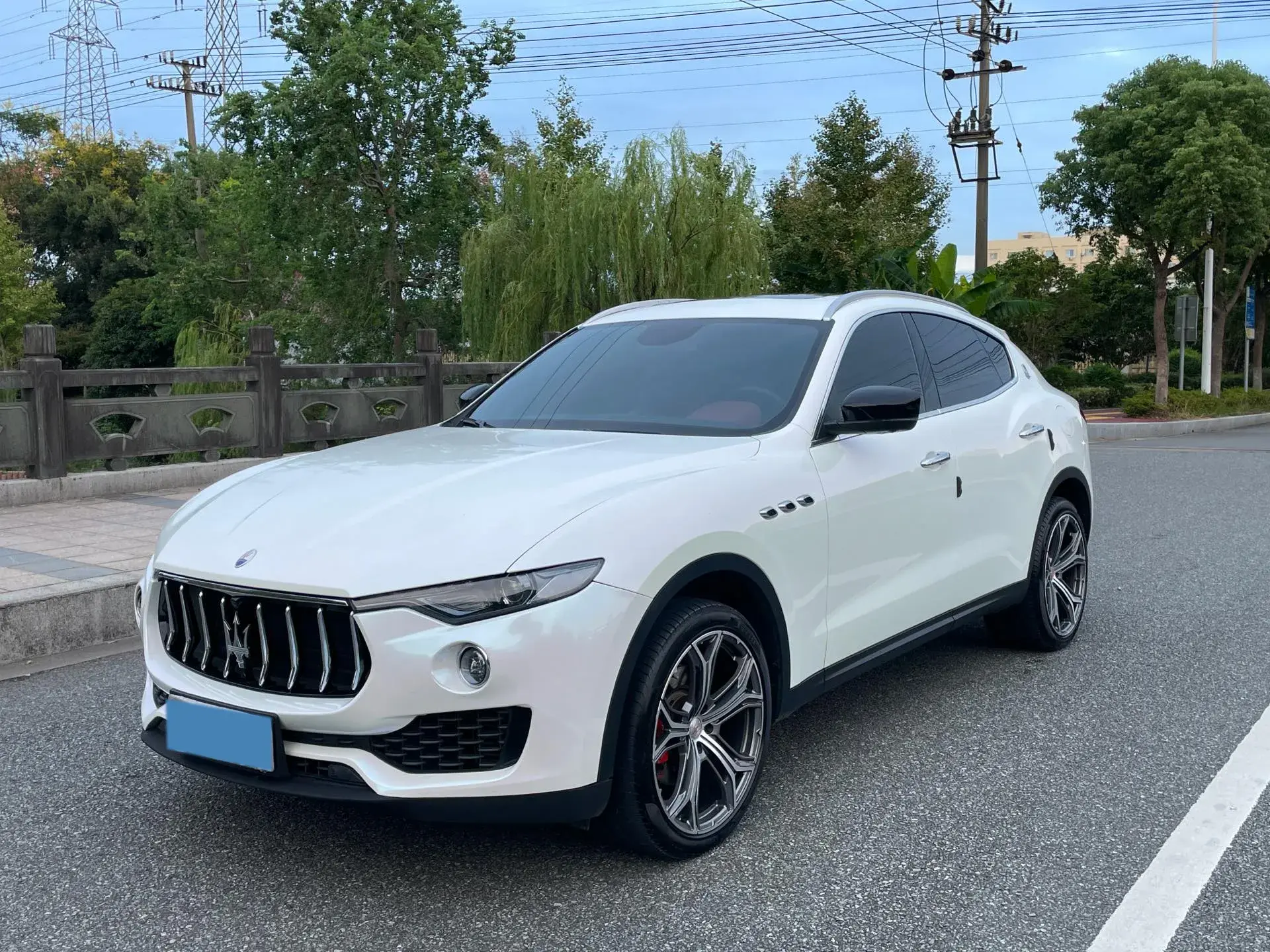 2020 MASERATI LEVANTE view 1