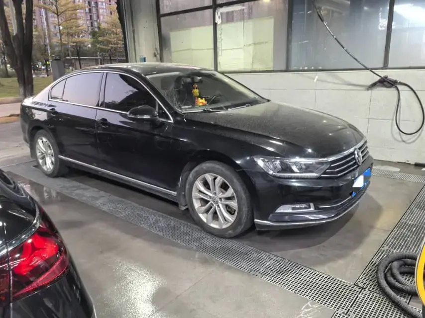 2018 VOLKSWAGEN MAGOTAN thumbnail 3