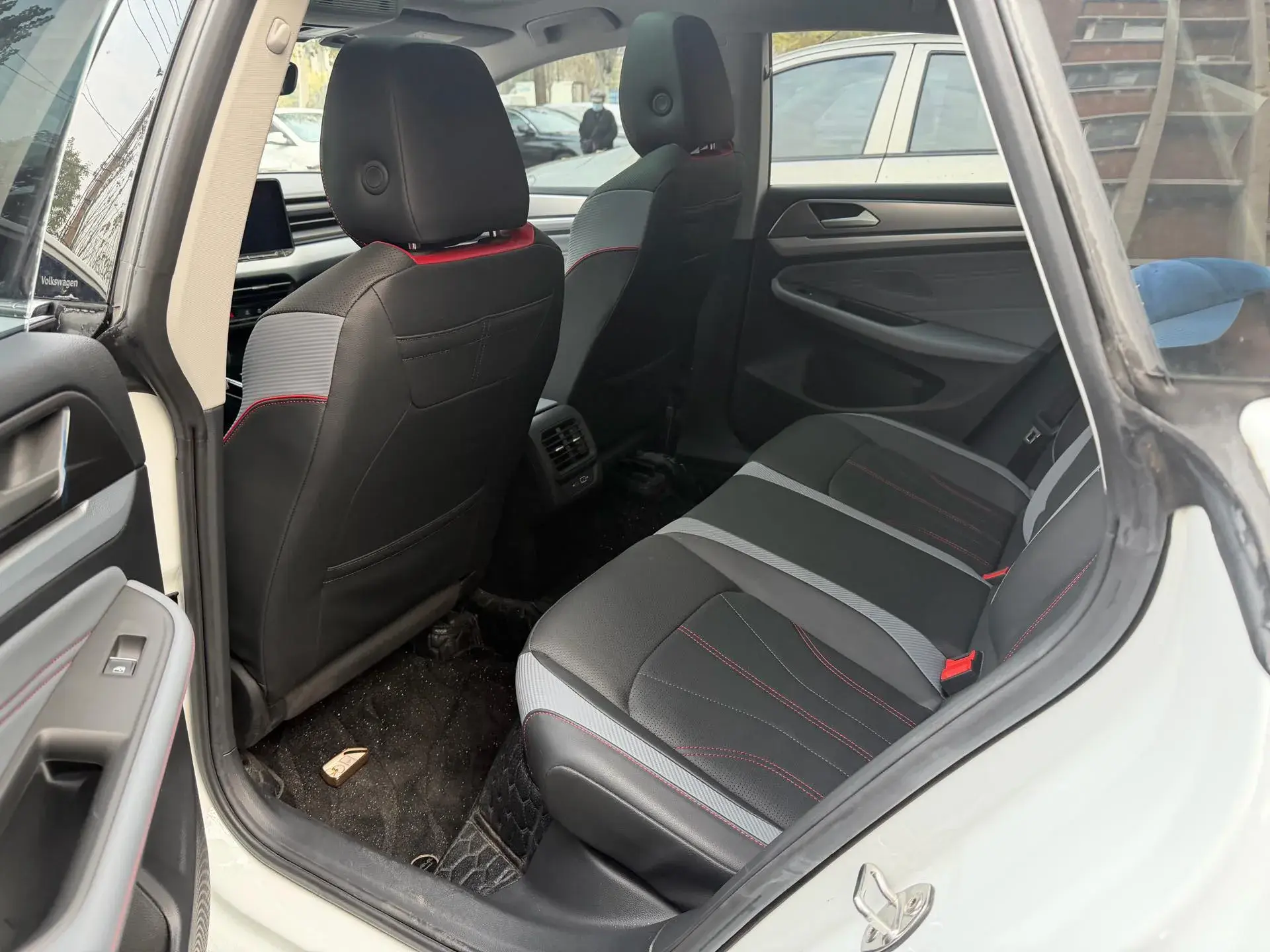 2024 VOLKSWAGEN LAMANDO thumbnail 4