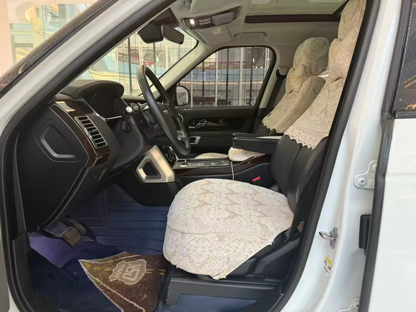 2022 LAND ROVER thumbnail 3