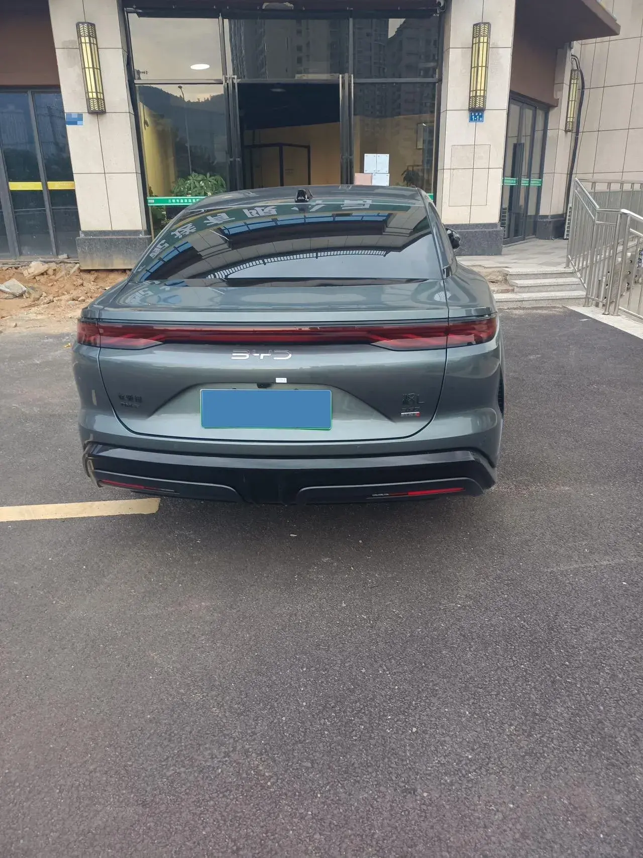 2025 BYD HANL thumbnail 2