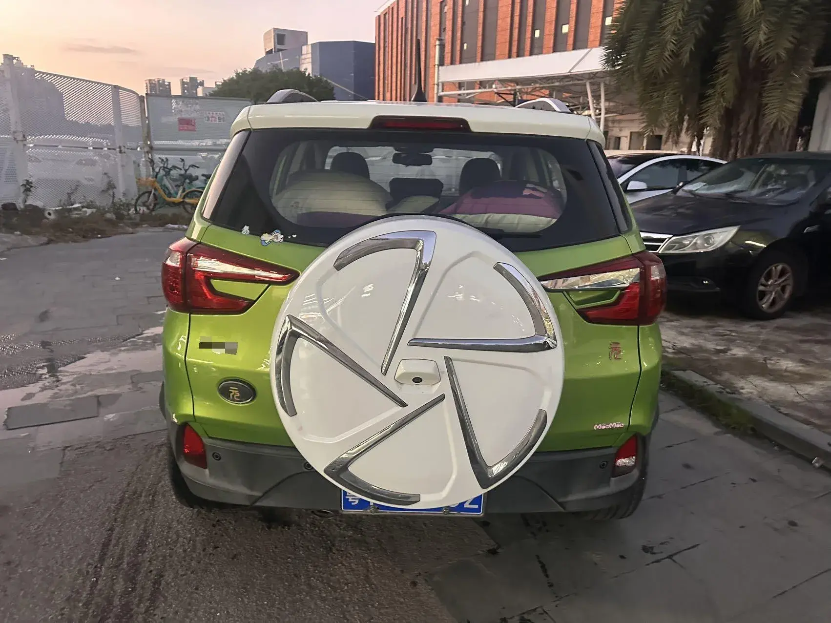 2016 BYD YUAN thumbnail 3