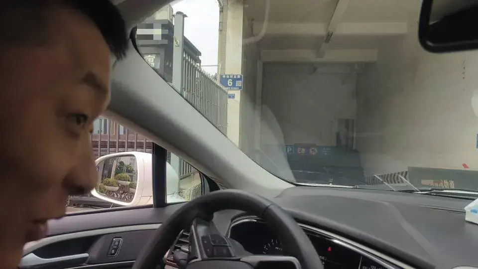 2022 VOLKSWAGEN ID.4 thumbnail 4