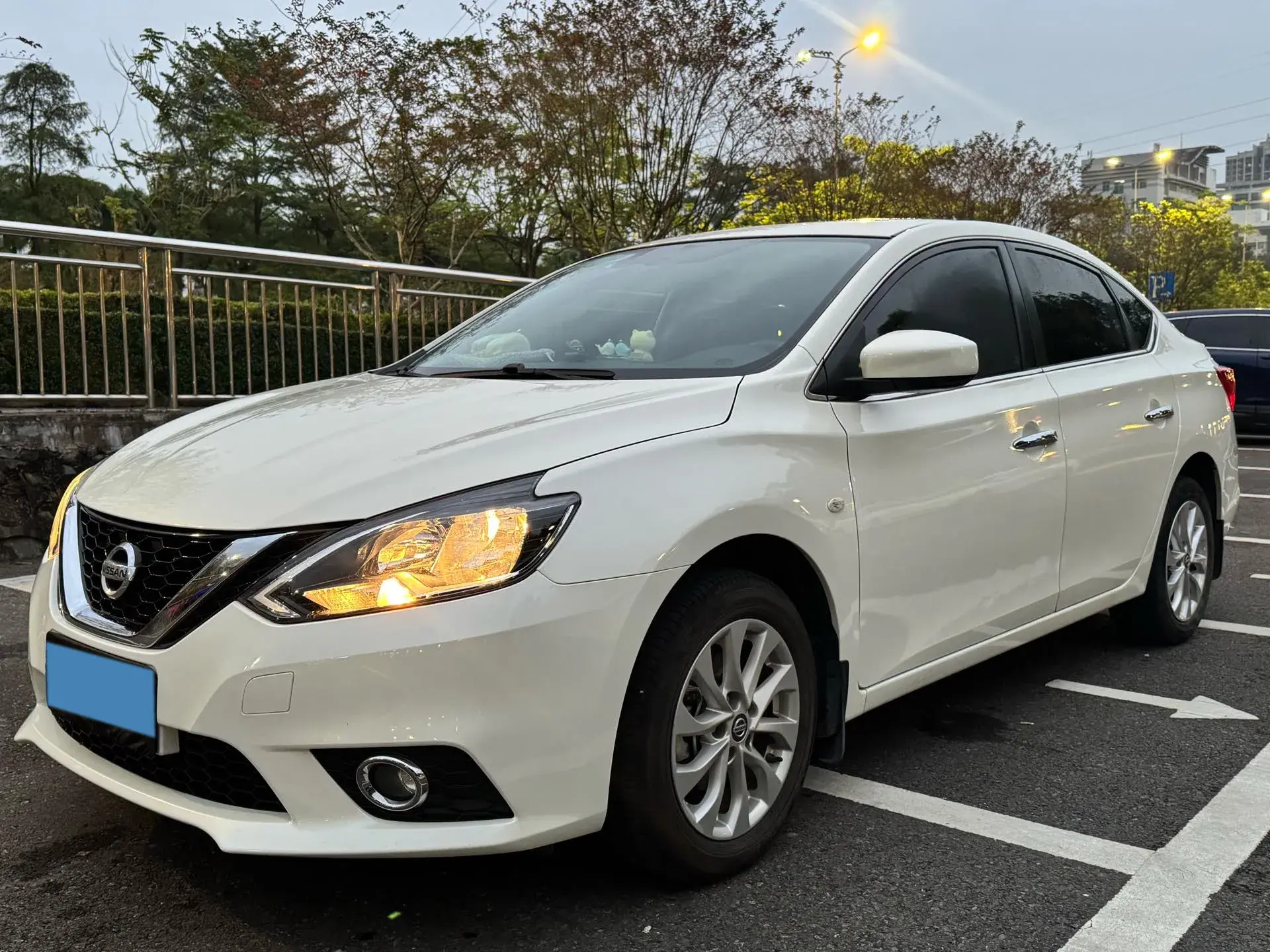 2022 NISSAN SYLPHY view 1