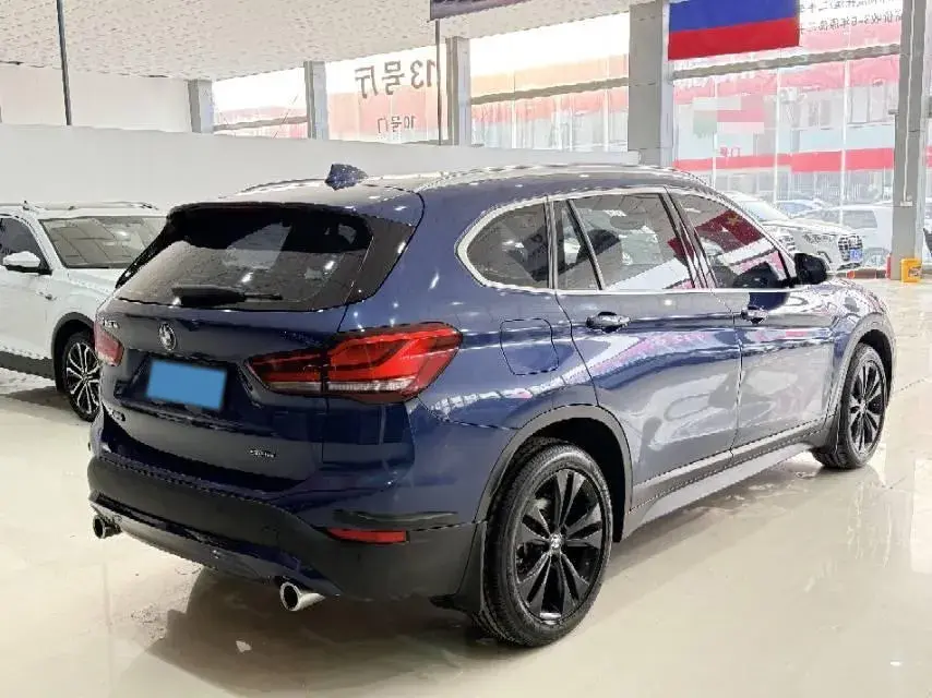 2021 BMW X1 thumbnail 4