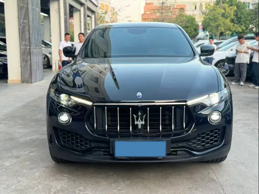 2016 MASERATI LEVANTE thumbnail 2