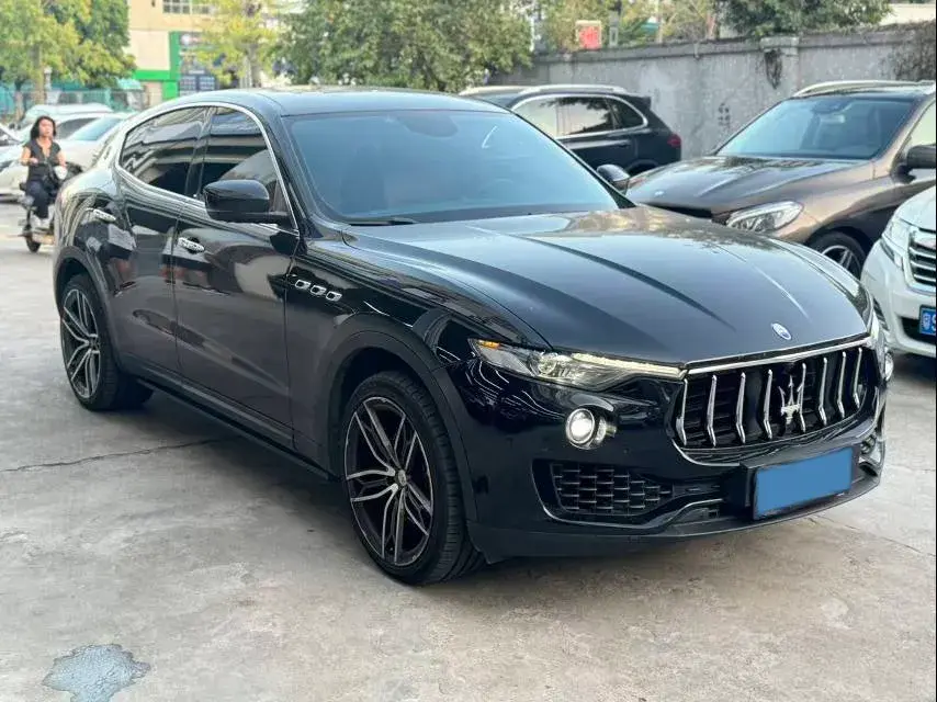 2016 MASERATI LEVANTE thumbnail 3