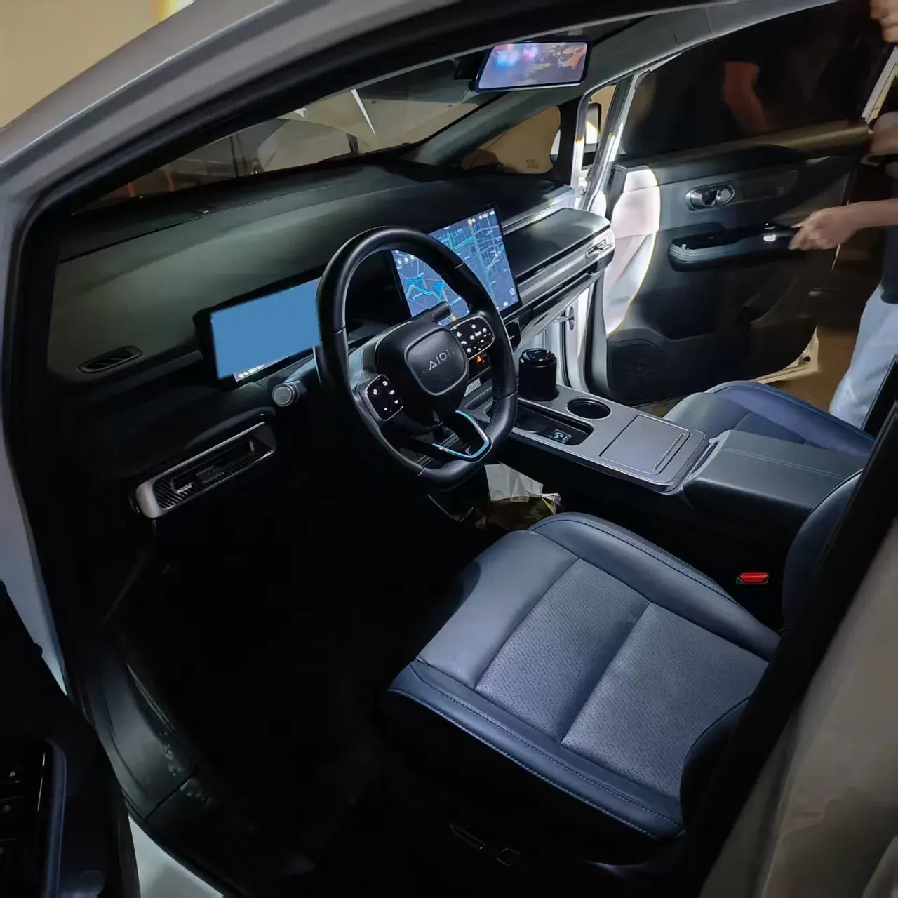 2023 AION Y thumbnail 3