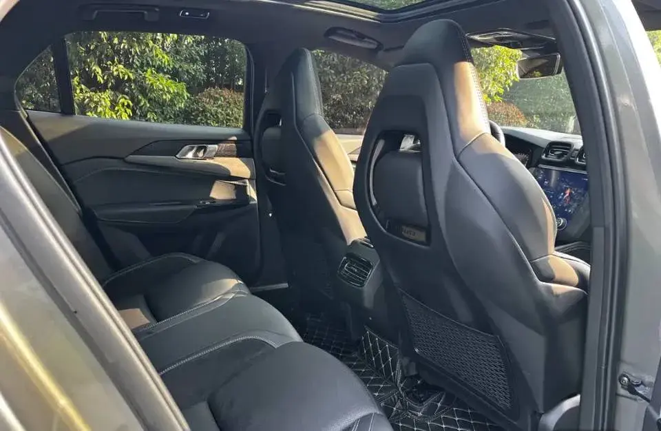 2022 LYNK&CO 03 thumbnail 4