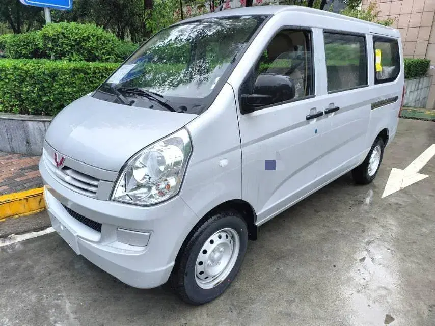2022 WuLing RongGuang S 1.2L 76HP L4 5MT