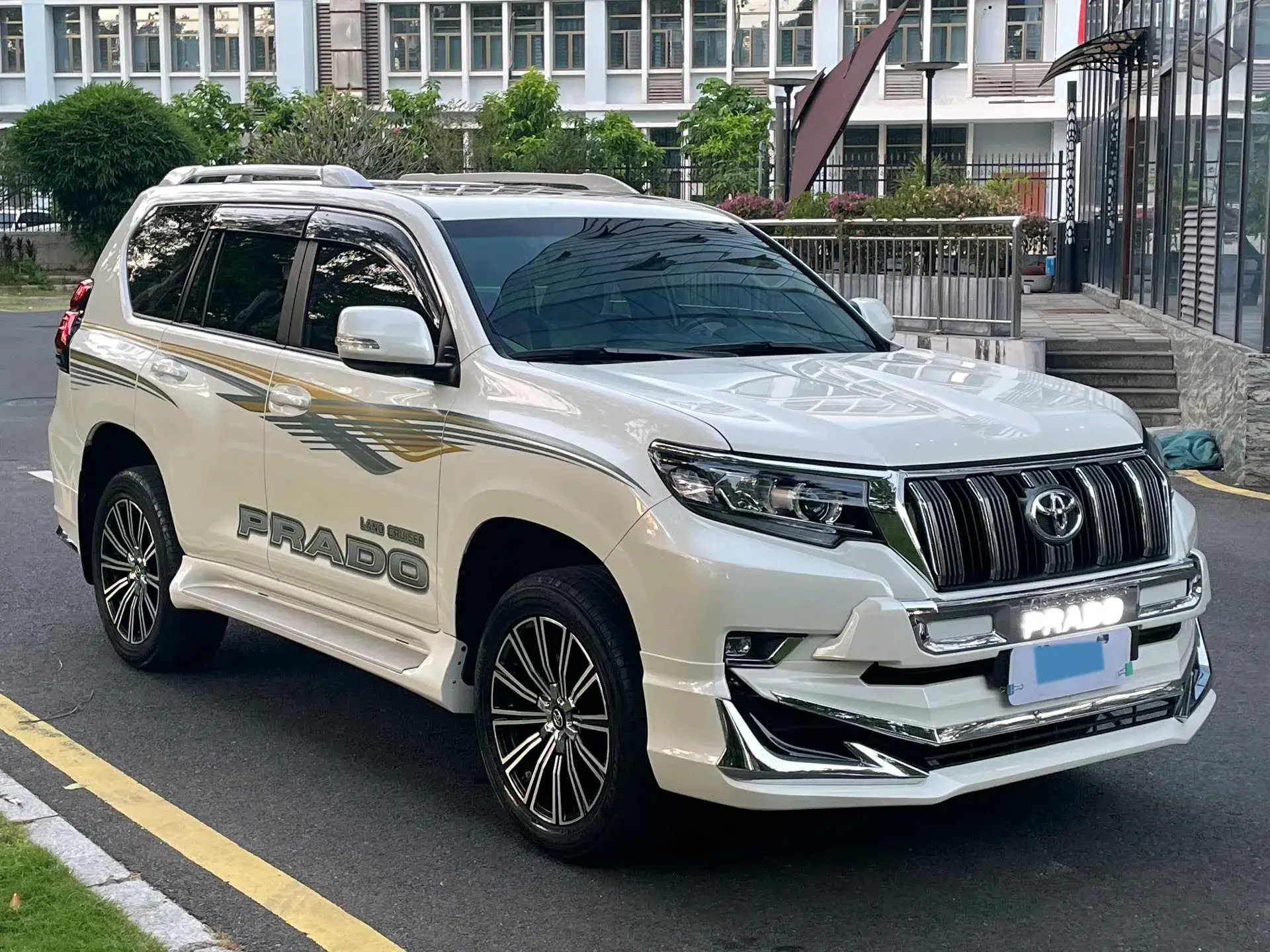 2014 TOYOTA LAND thumbnail 4