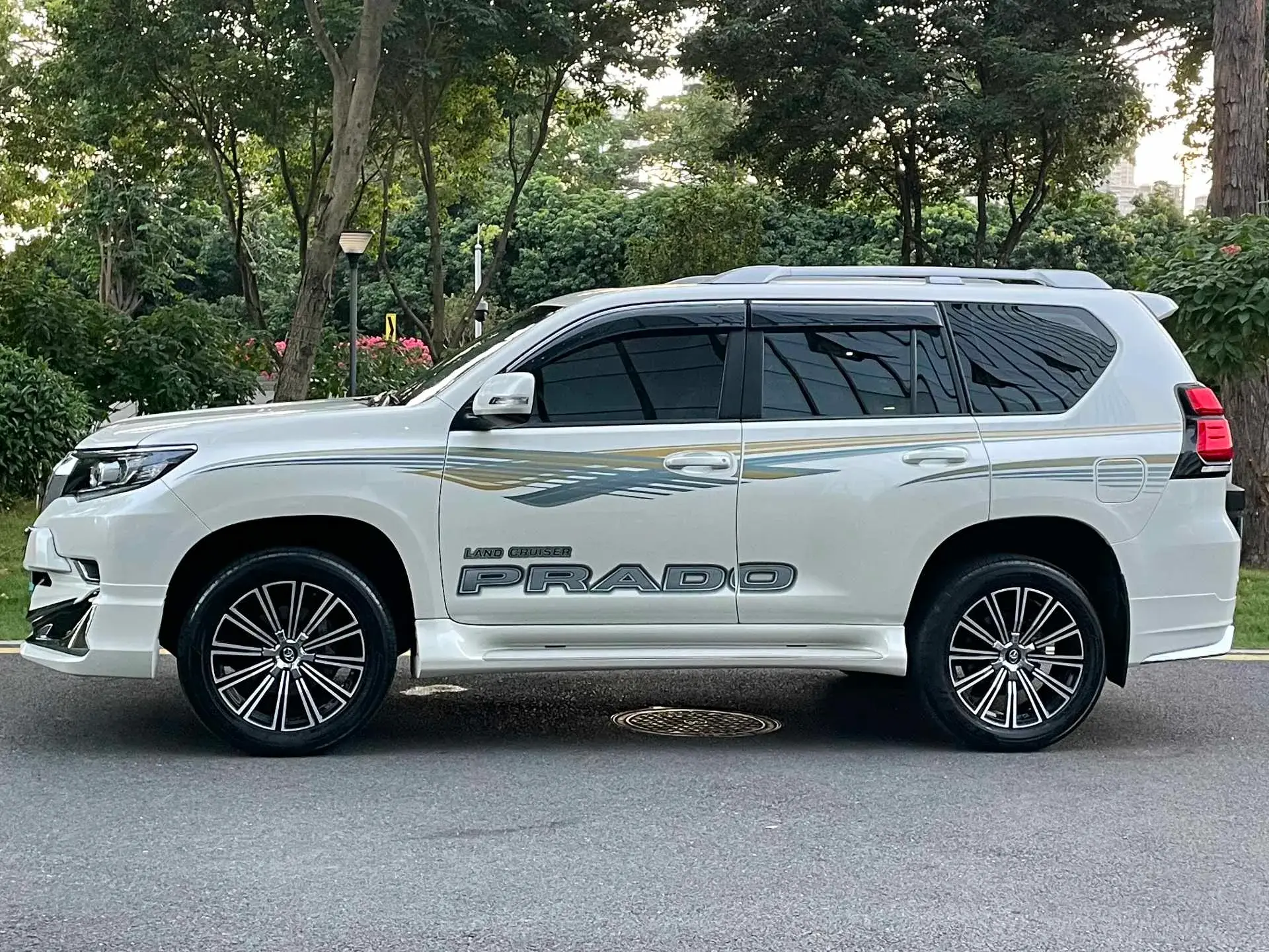 2014 TOYOTA LAND thumbnail 3