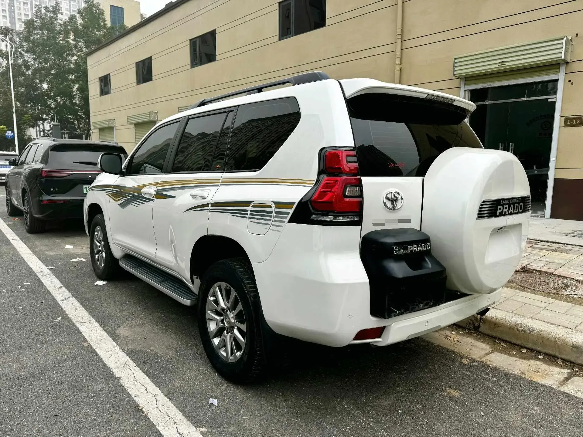 2018 TOYOTA LAND thumbnail 3