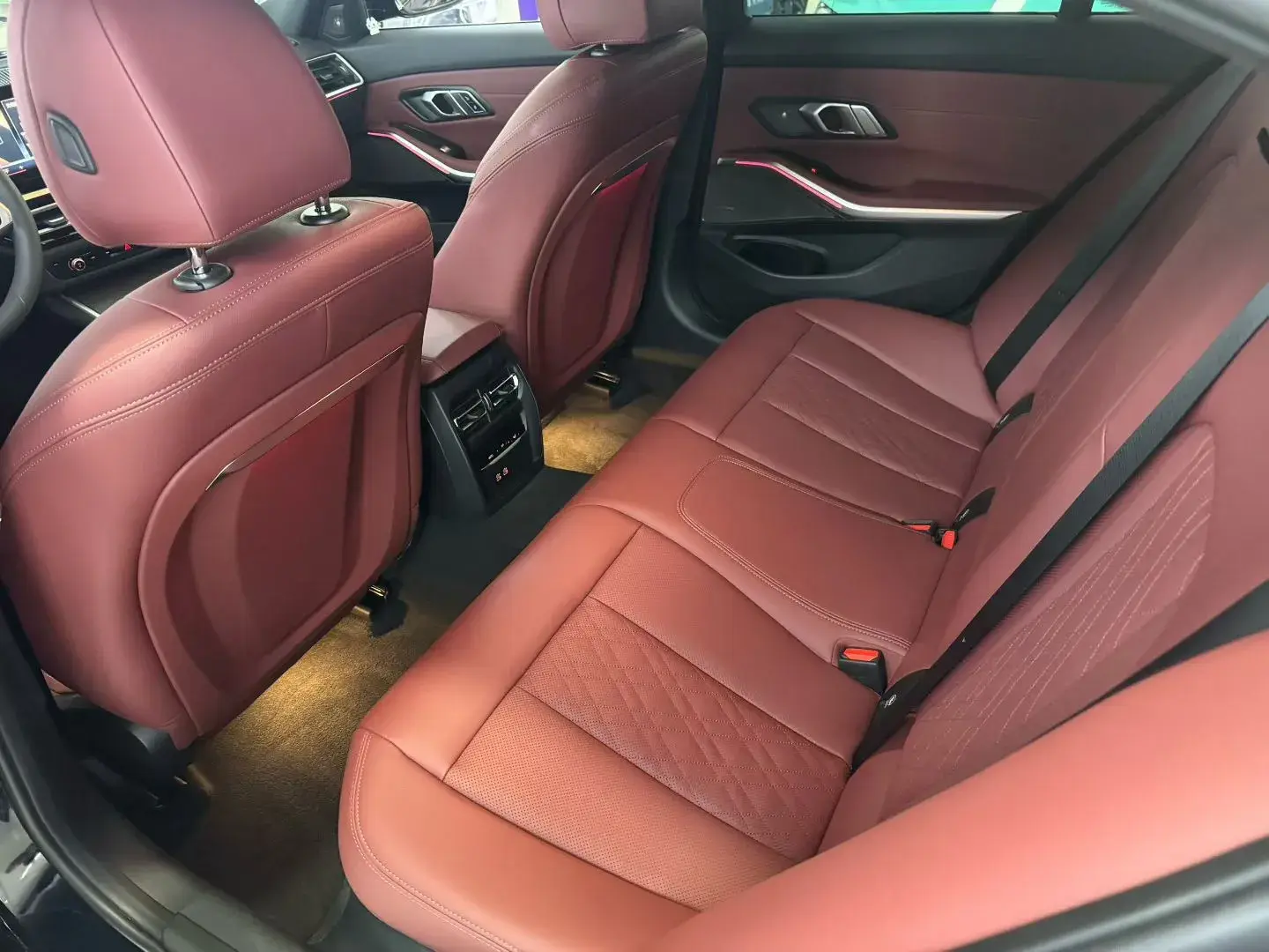 2024 BMW 3 thumbnail 4