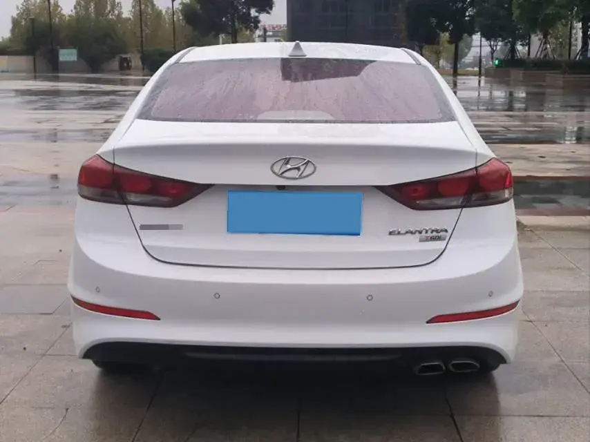 2018 HYUNDAI ELANTRA thumbnail 4