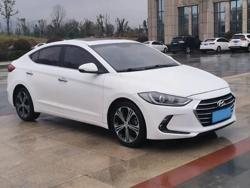 2018 HYUNDAI ELANTRA thumbnail 3