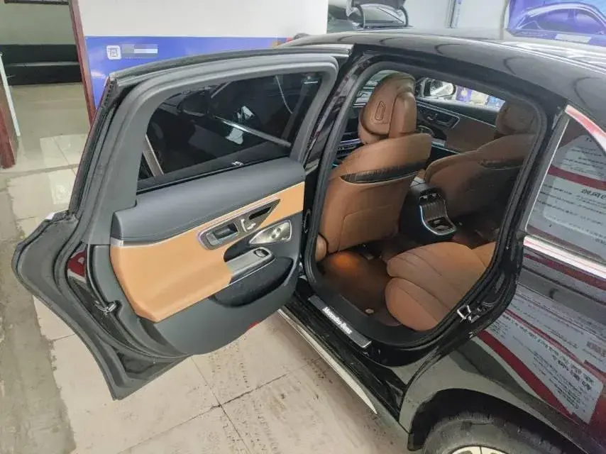 2025 MERCEDES-BENZ E thumbnail 3