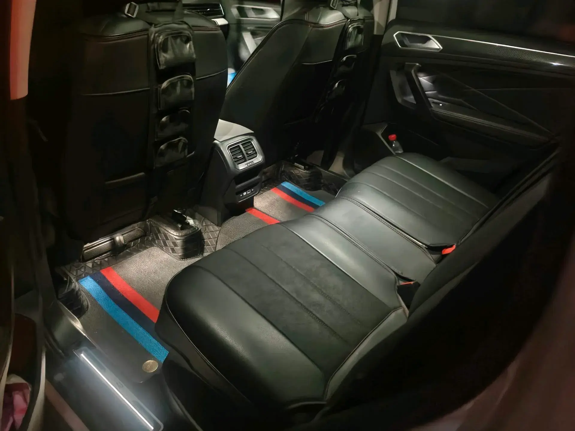 2024 VOLKSWAGEN TIGUAN thumbnail 3