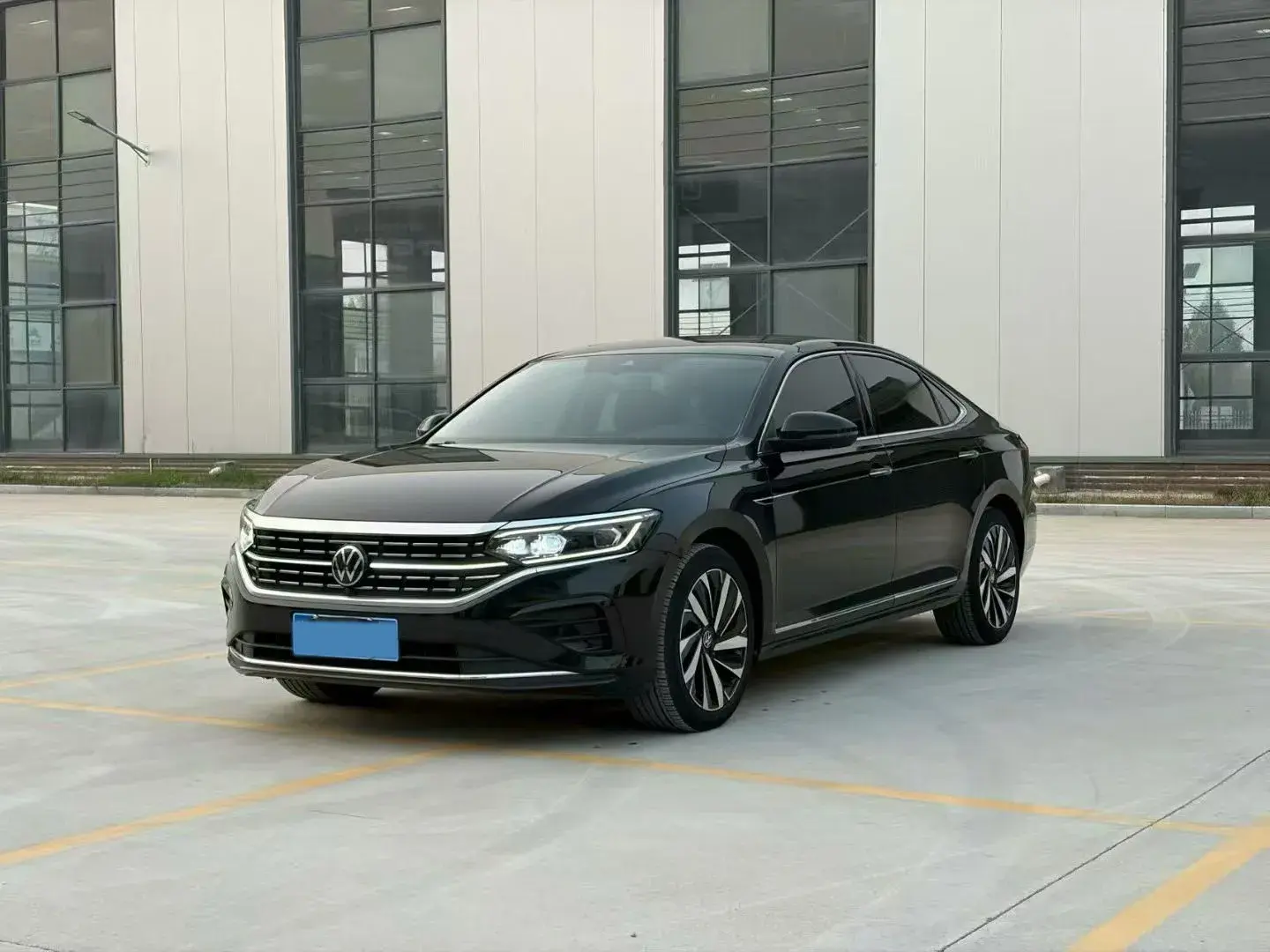 2023 VOLKSWAGEN PASSAT view 1