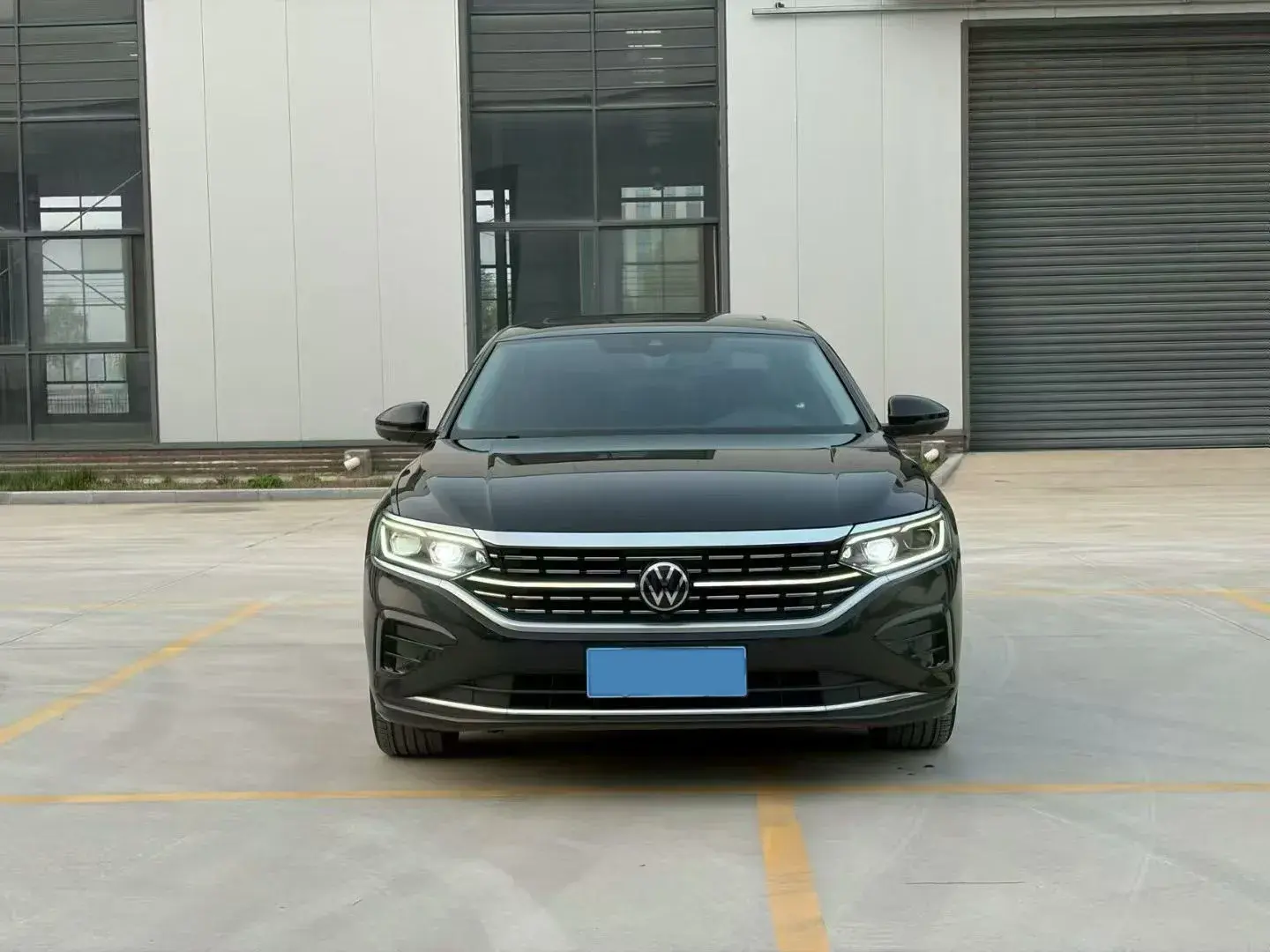 2023 VOLKSWAGEN PASSAT thumbnail 2