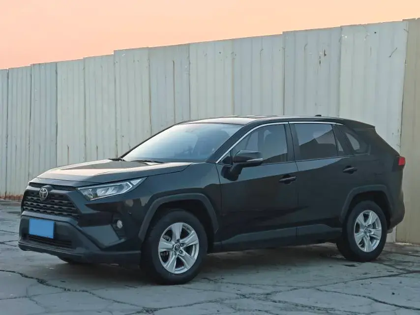 2022 TOYOTA RAV4 view 1