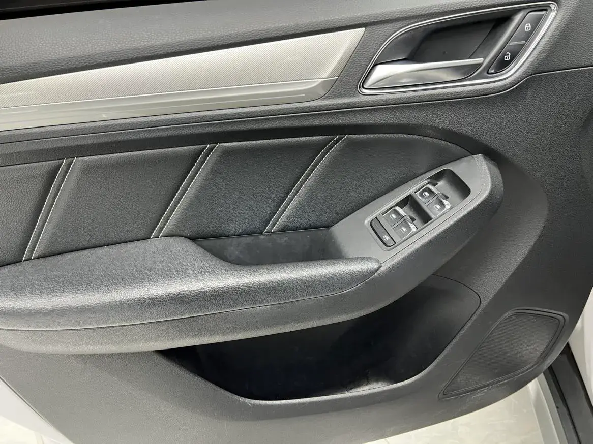 2017 ROEWE RX5 thumbnail 4