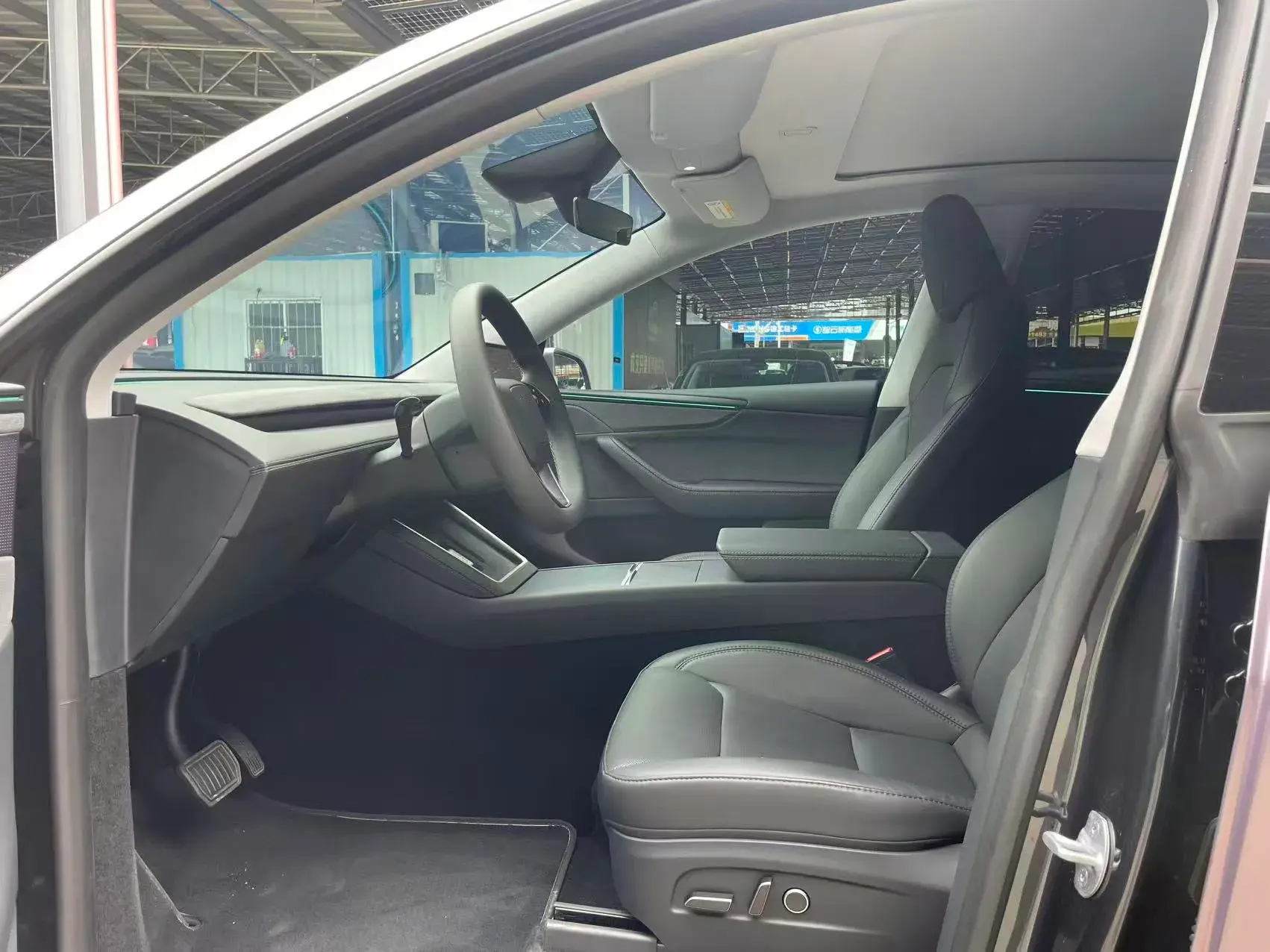 2025 TESLA MODEL thumbnail 4