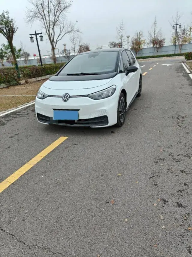 2025 VOLKSWAGEN ID.3 view 1