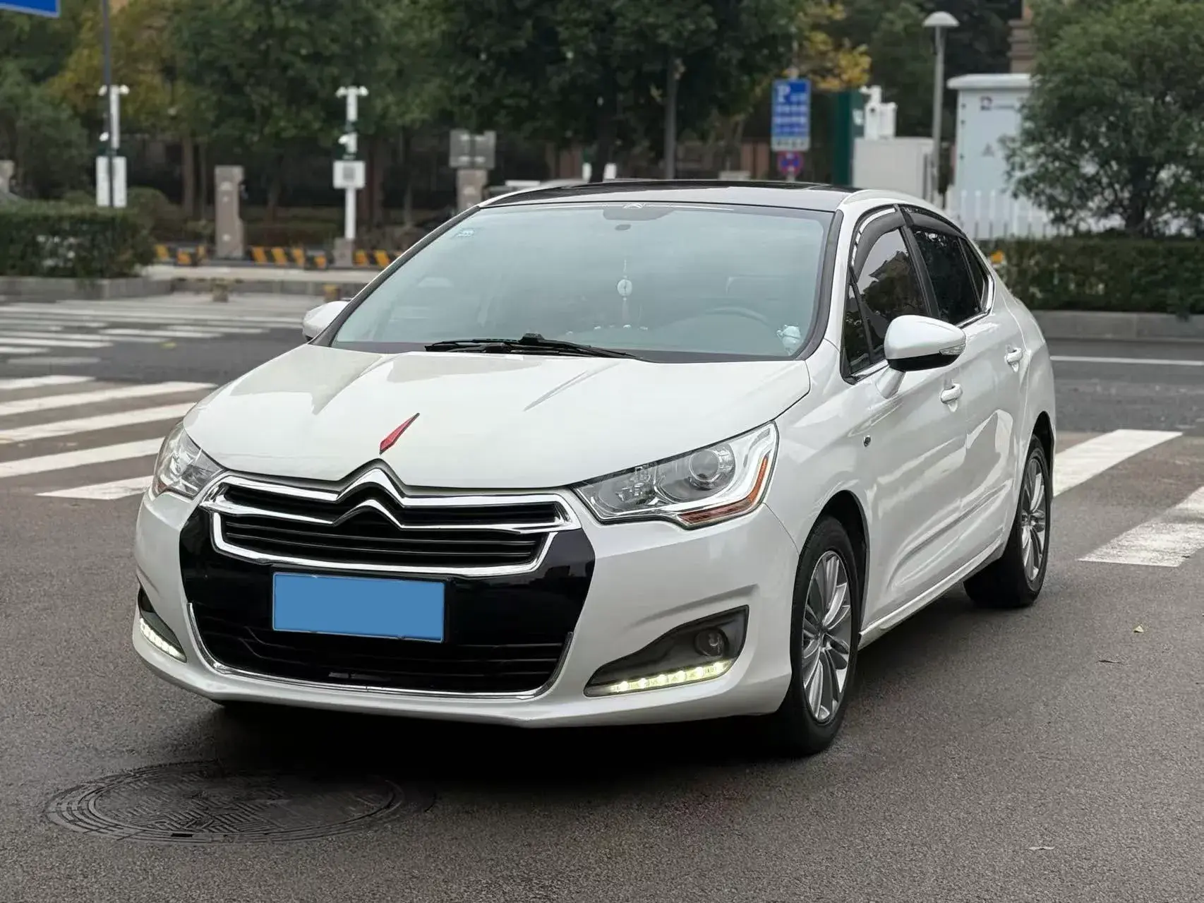 2015 CITROEN C4L view 1