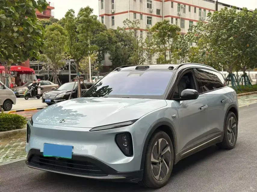 2023 NIO ES6 view 1