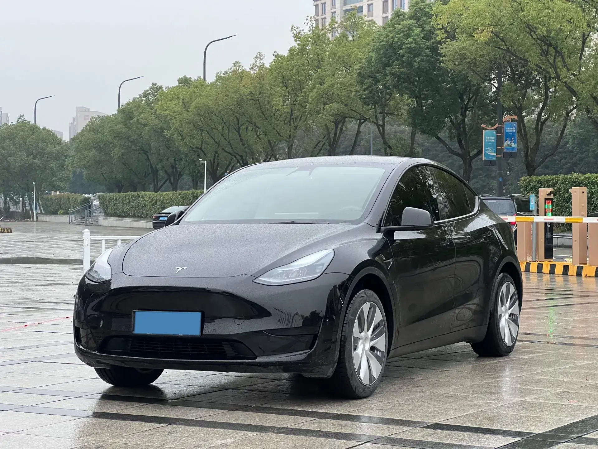 2022 TESLA MODEL view 1