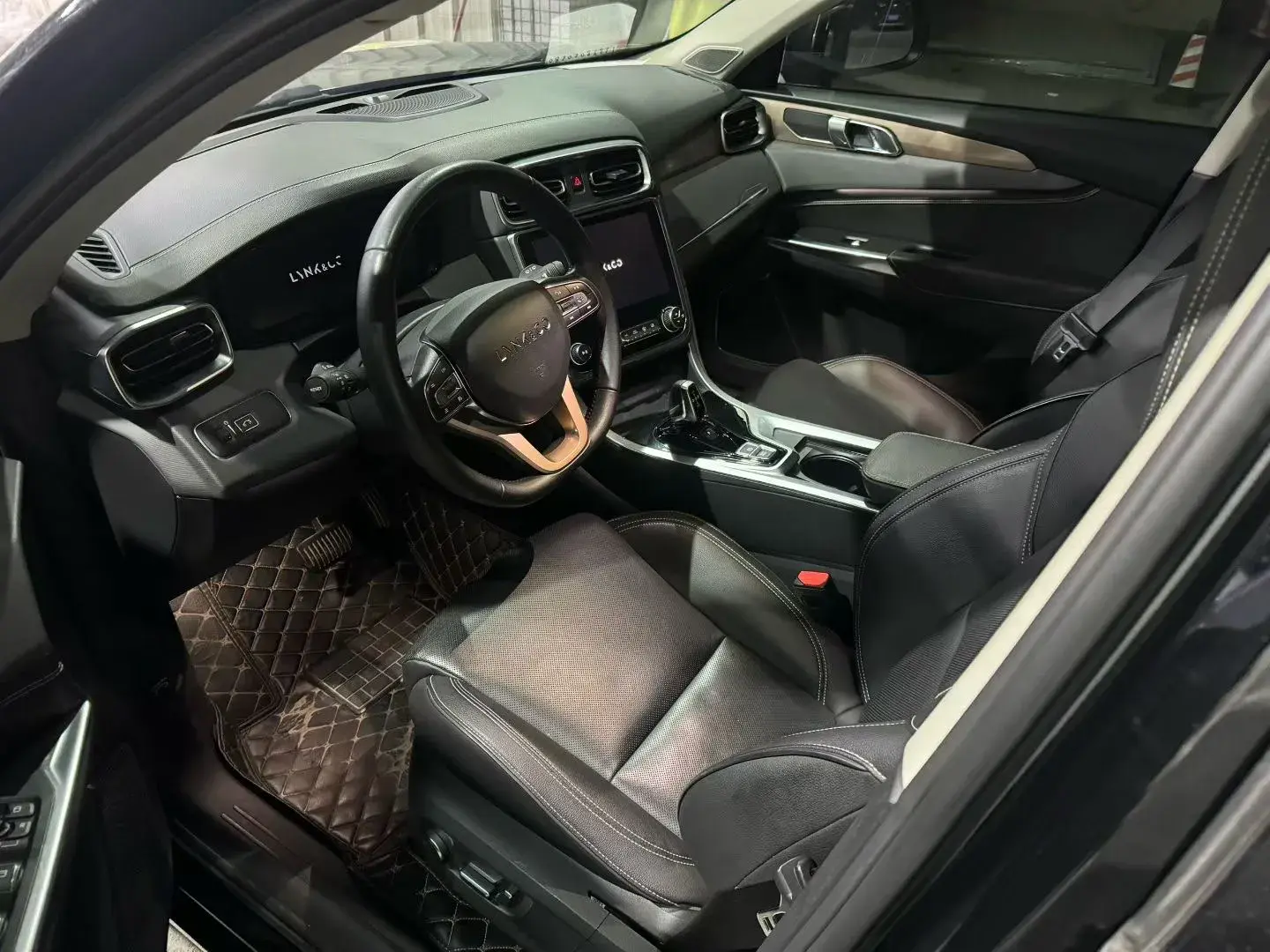 2019 LYNK&CO 01 thumbnail 2