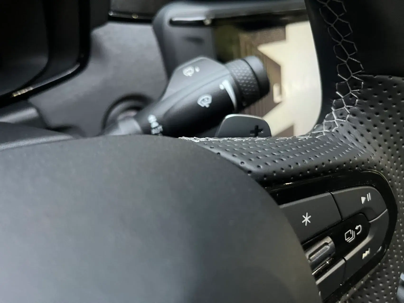 2021 LYNK&CO 03 thumbnail 4