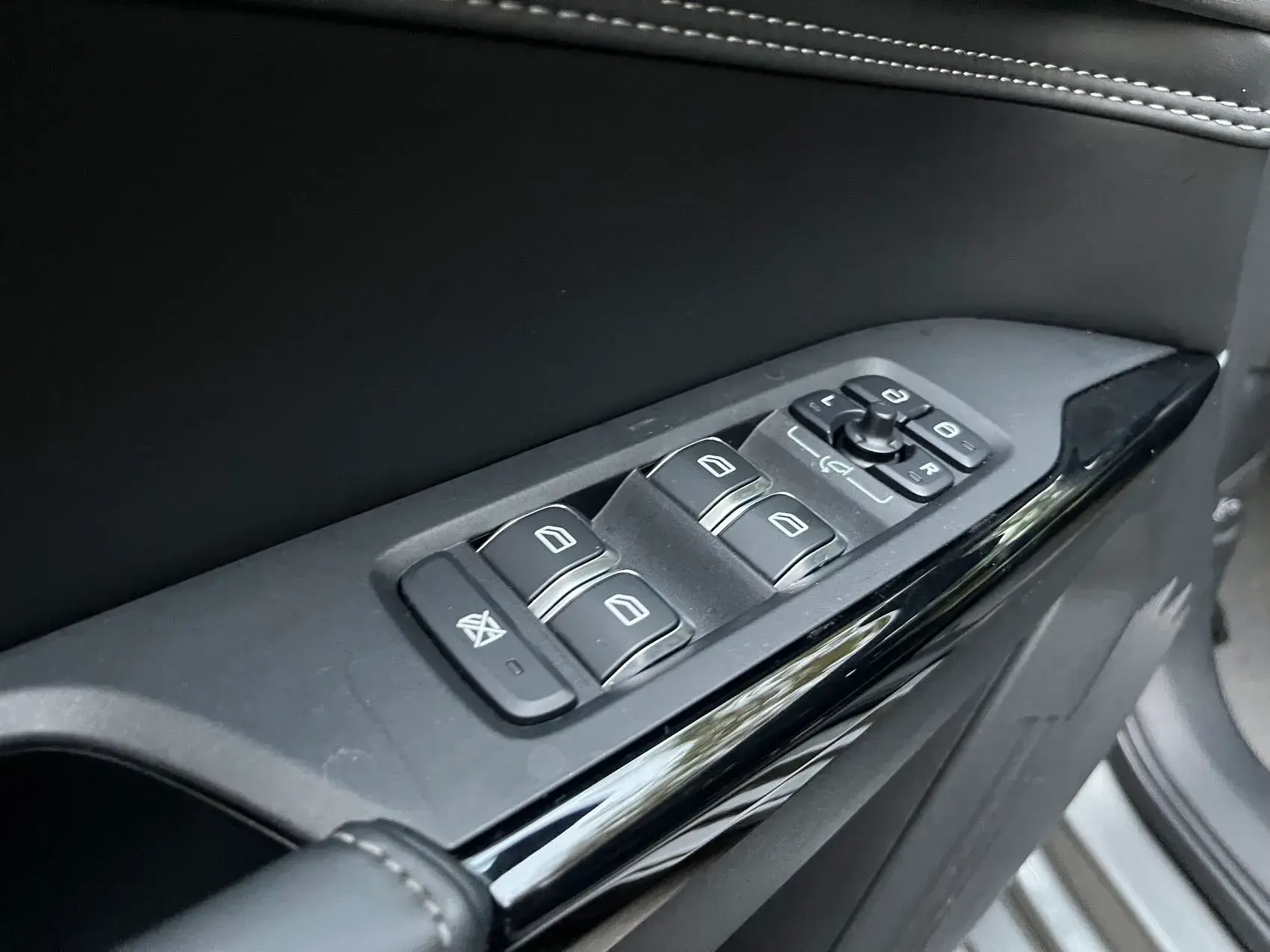 2021 LYNK&CO 03 thumbnail 3