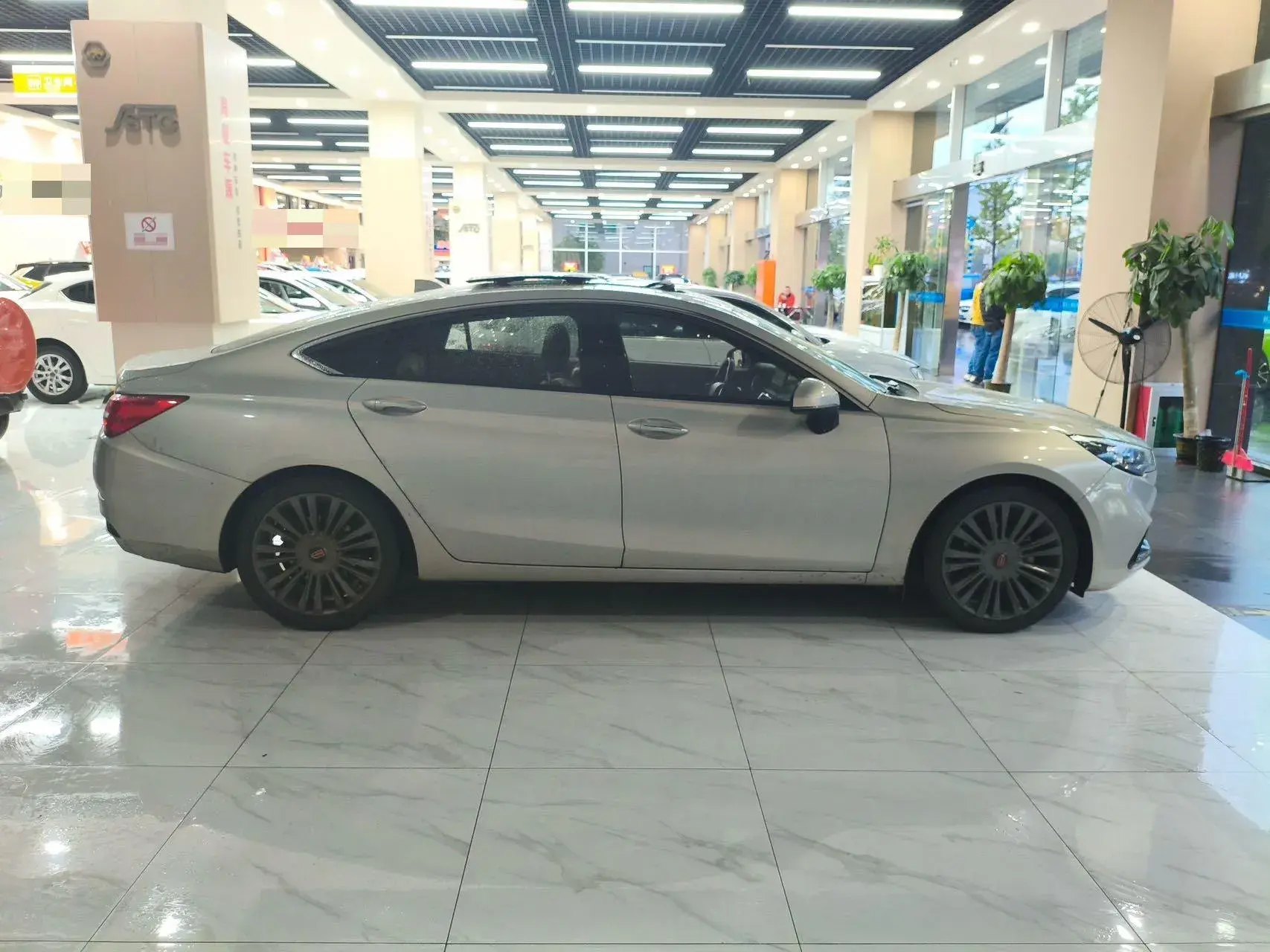 2020 HONGQI H5 thumbnail 4