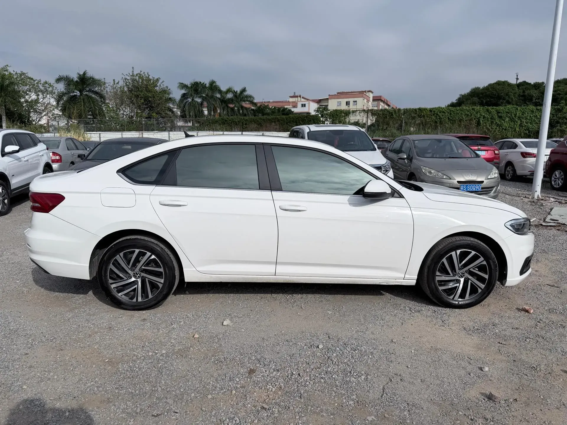 2021 VOLKSWAGEN LAVIDA thumbnail 4