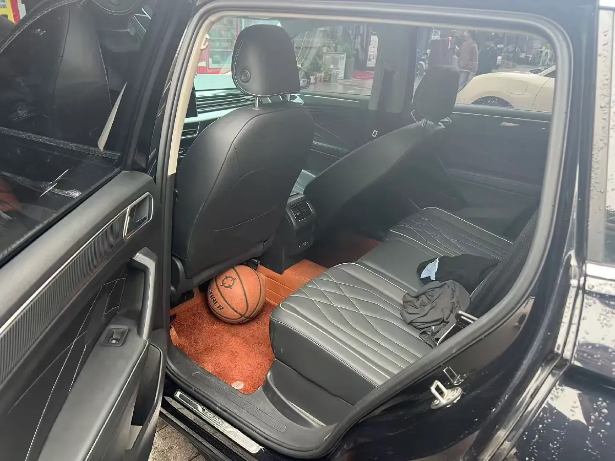 2024 Volkswagen Tiguan L 2.0T 186HP L4 7DCT,autocango,china used car exporter,china ev exporter,chinese used car exporter,chinese used ev exporter