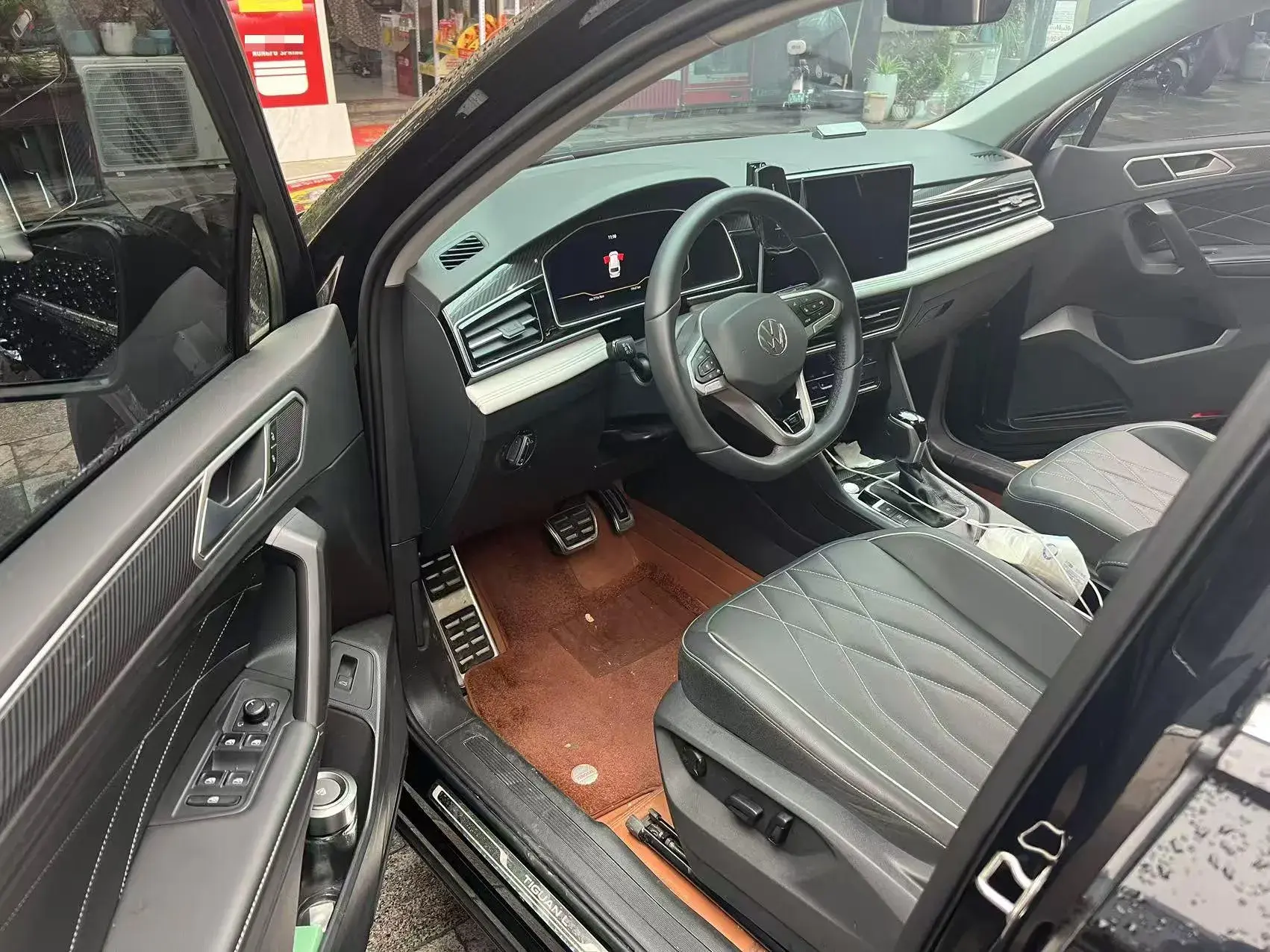 2024 VOLKSWAGEN TIGUAN thumbnail 2