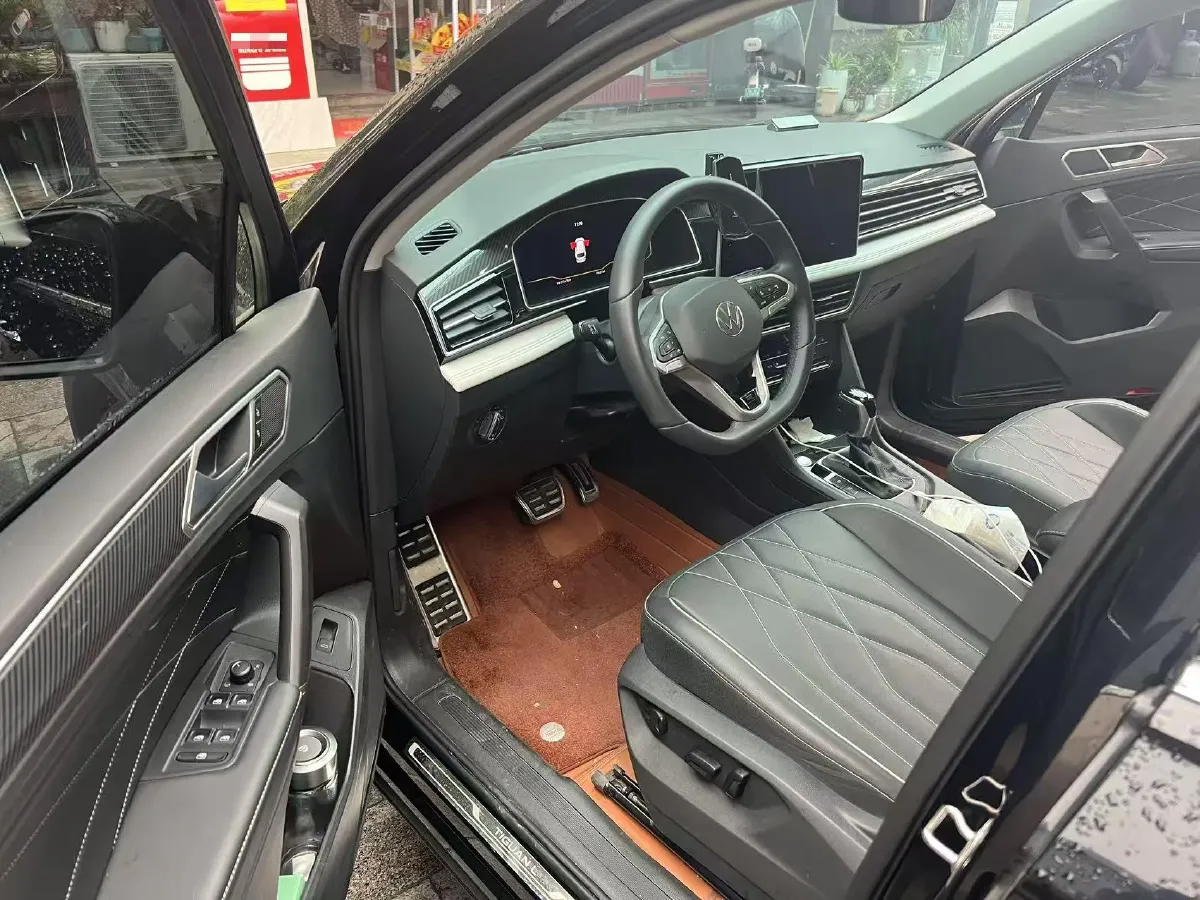 2024 Volkswagen Tiguan L 2.0T 186HP L4 7DCT,autocango,china used car exporter,china ev exporter,chinese used car exporter,chinese used ev exporter