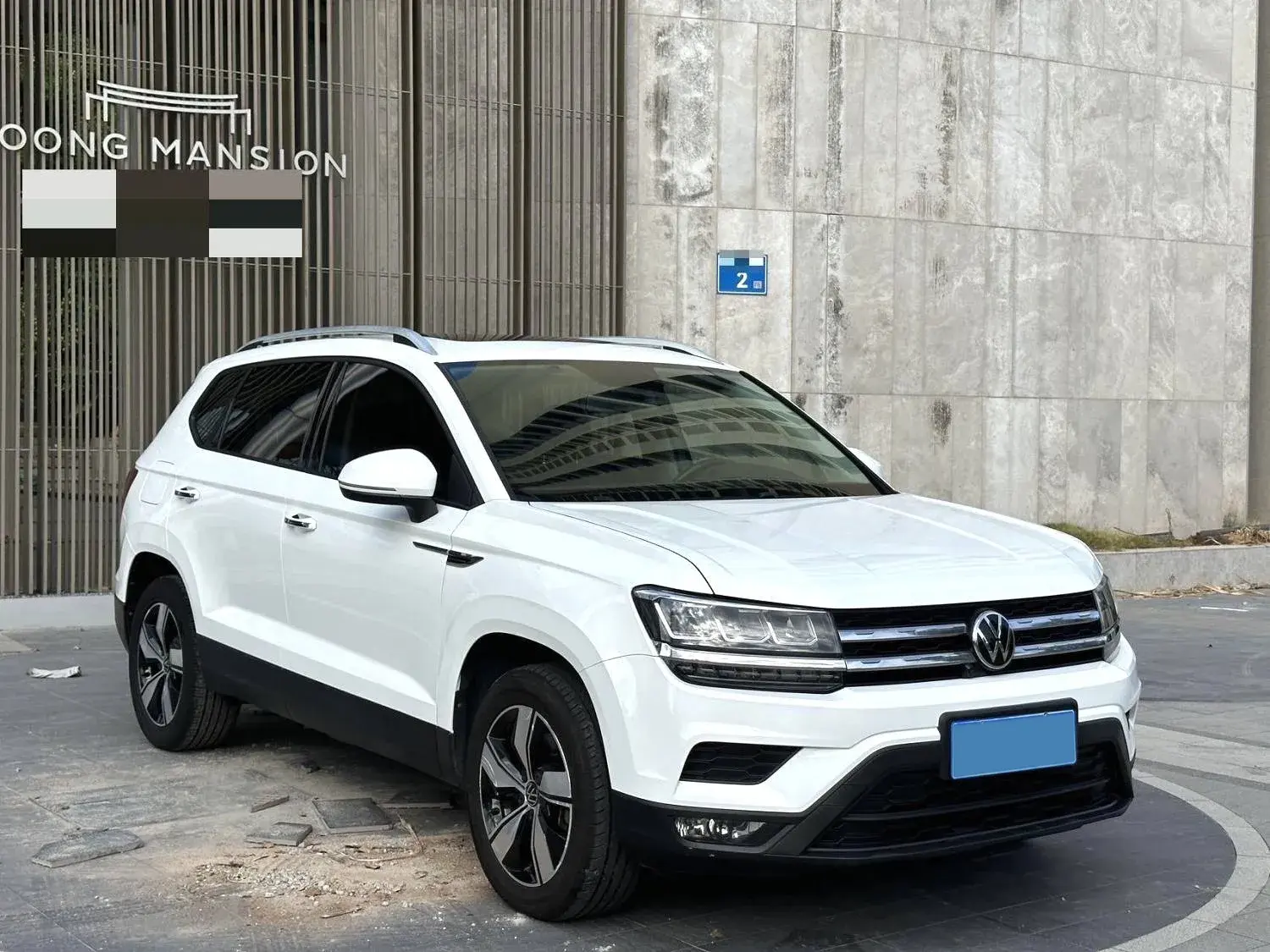 2020 VOLKSWAGEN THARU thumbnail 3