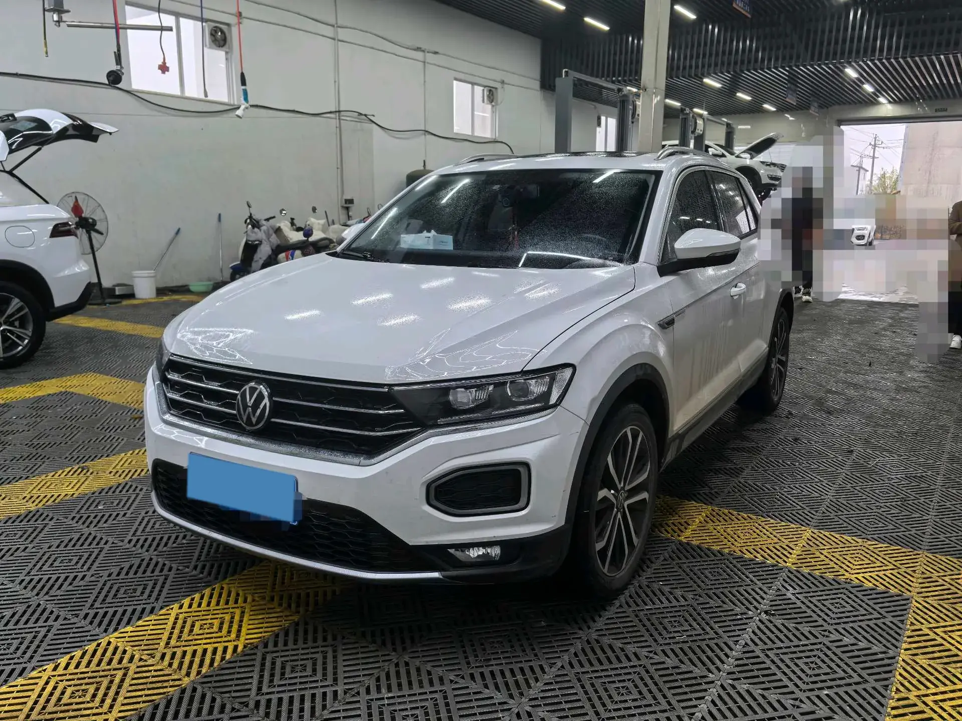 2021 VOLKSWAGEN T-ROC view 1
