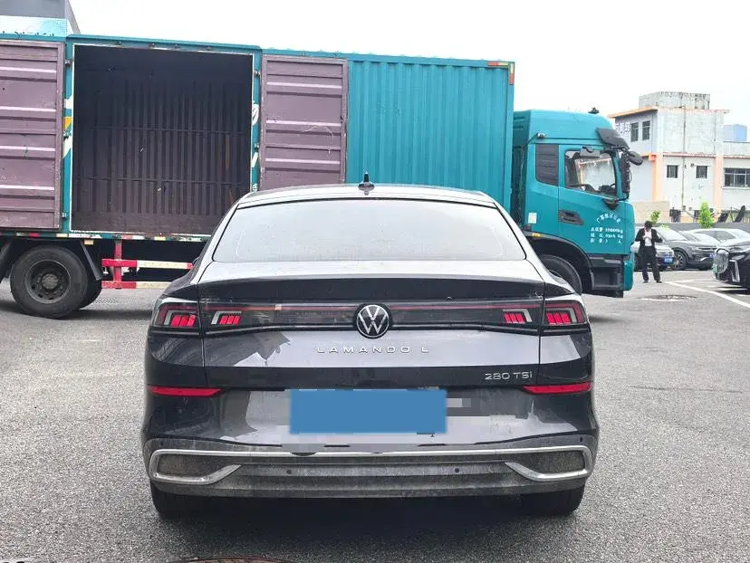 2024 VOLKSWAGEN LAMANDO thumbnail 3