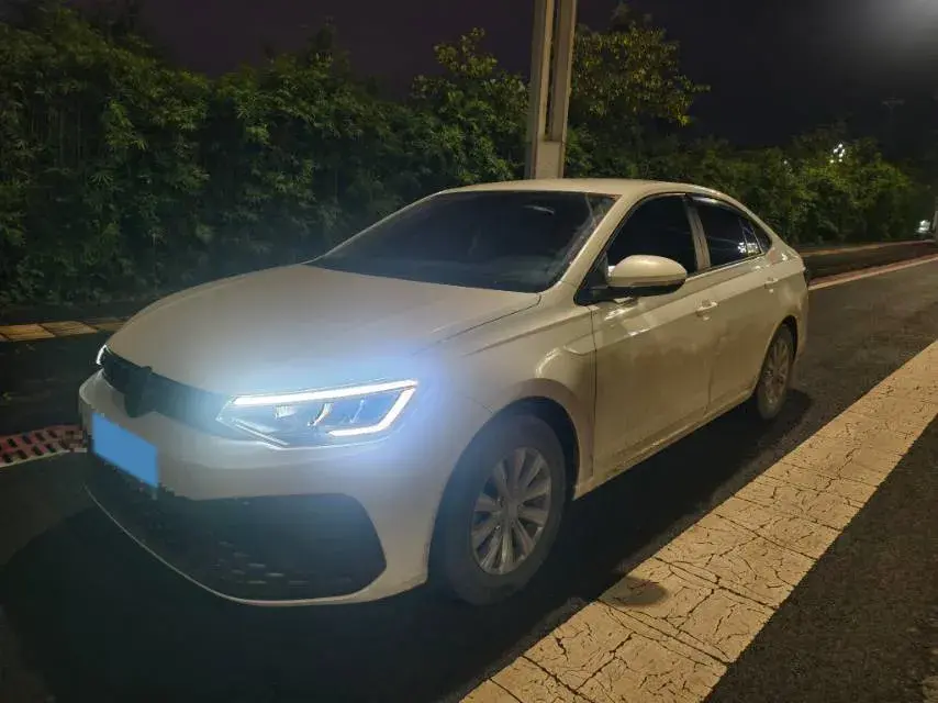 2025 VOLKSWAGEN LAVIDA view 1