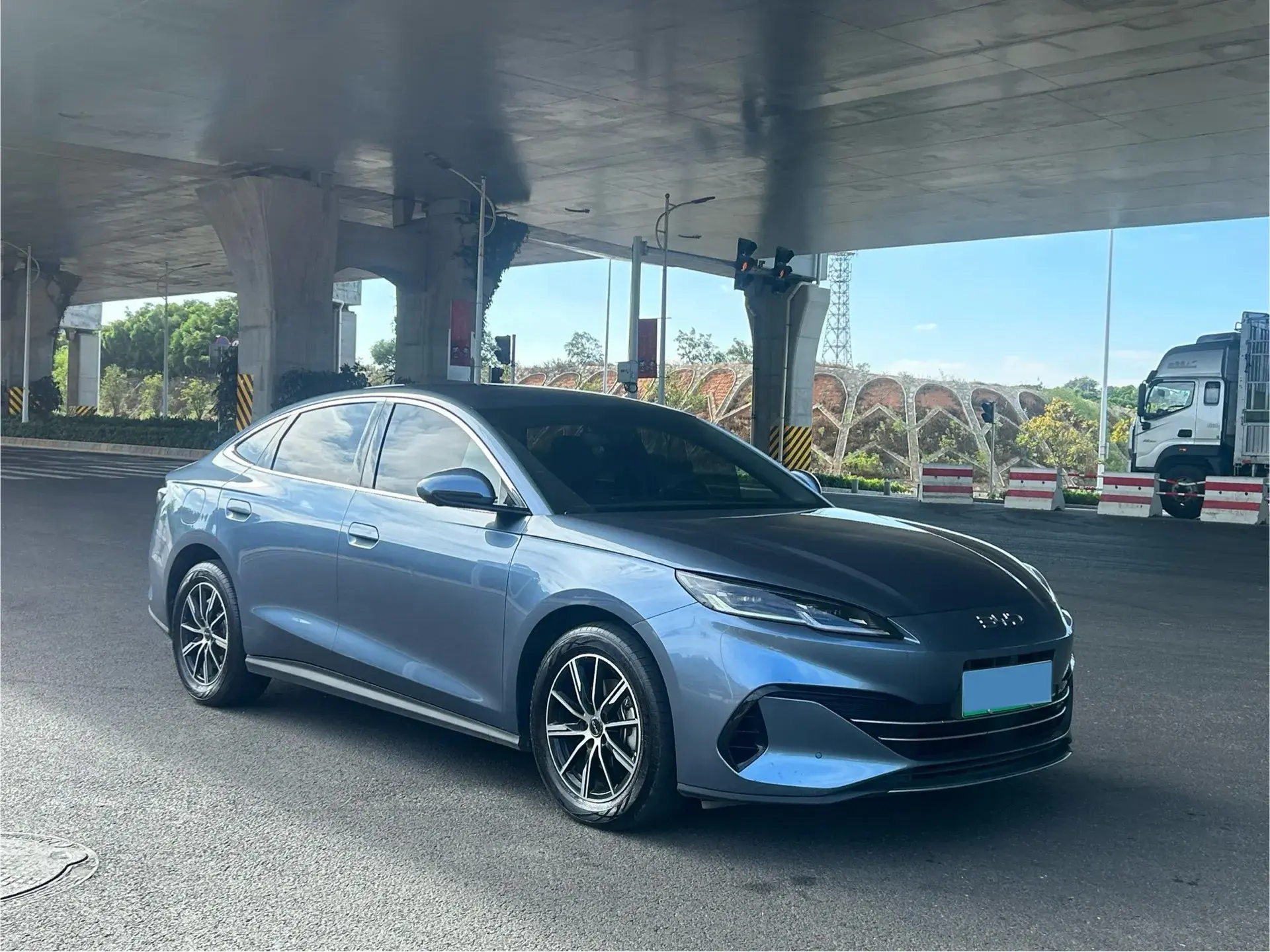 2024 BYD SEAL thumbnail 3