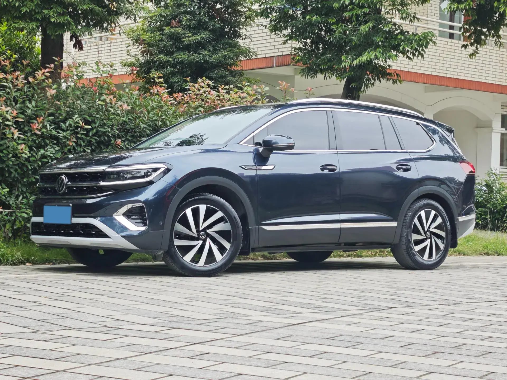 2022 VOLKSWAGEN TALAGON view 1