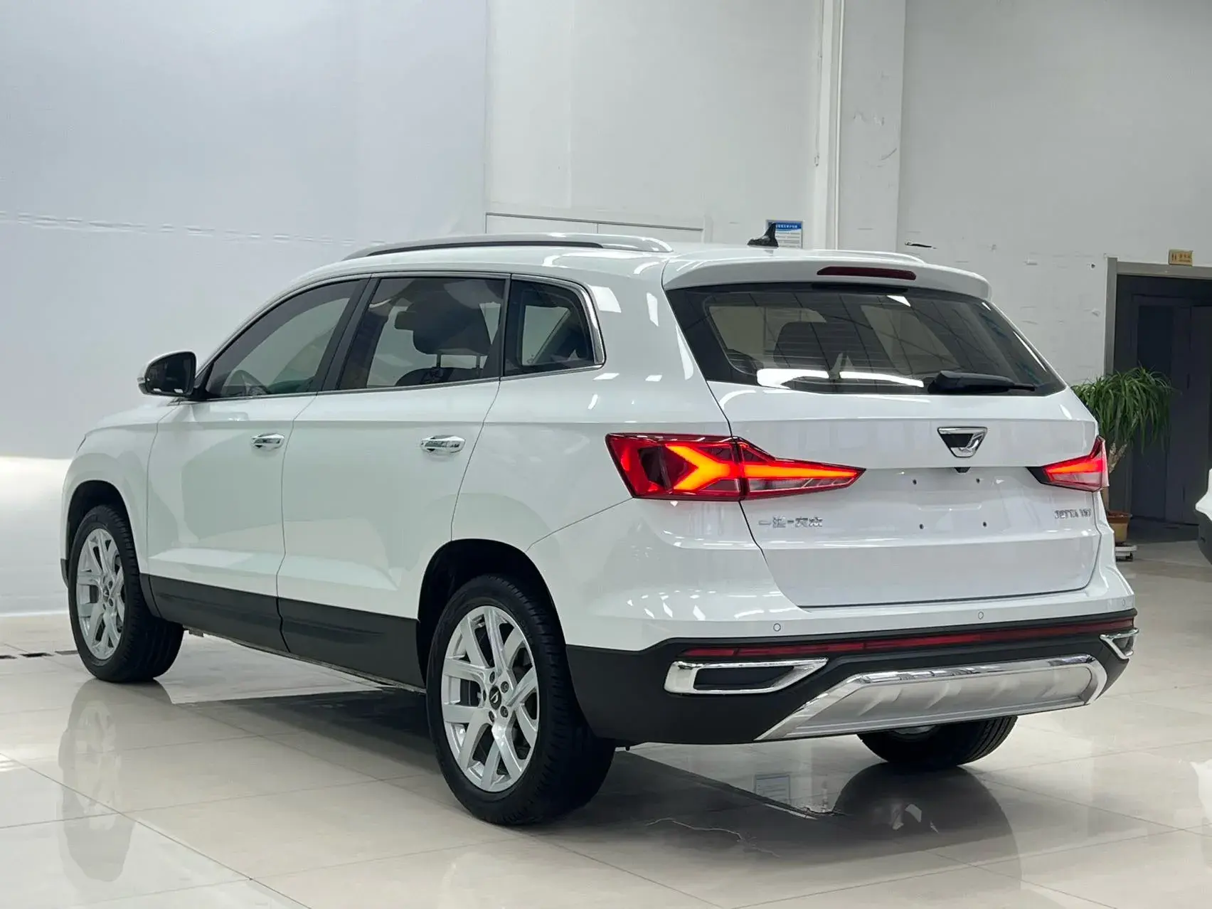 2022 JETTA VS7 thumbnail 4